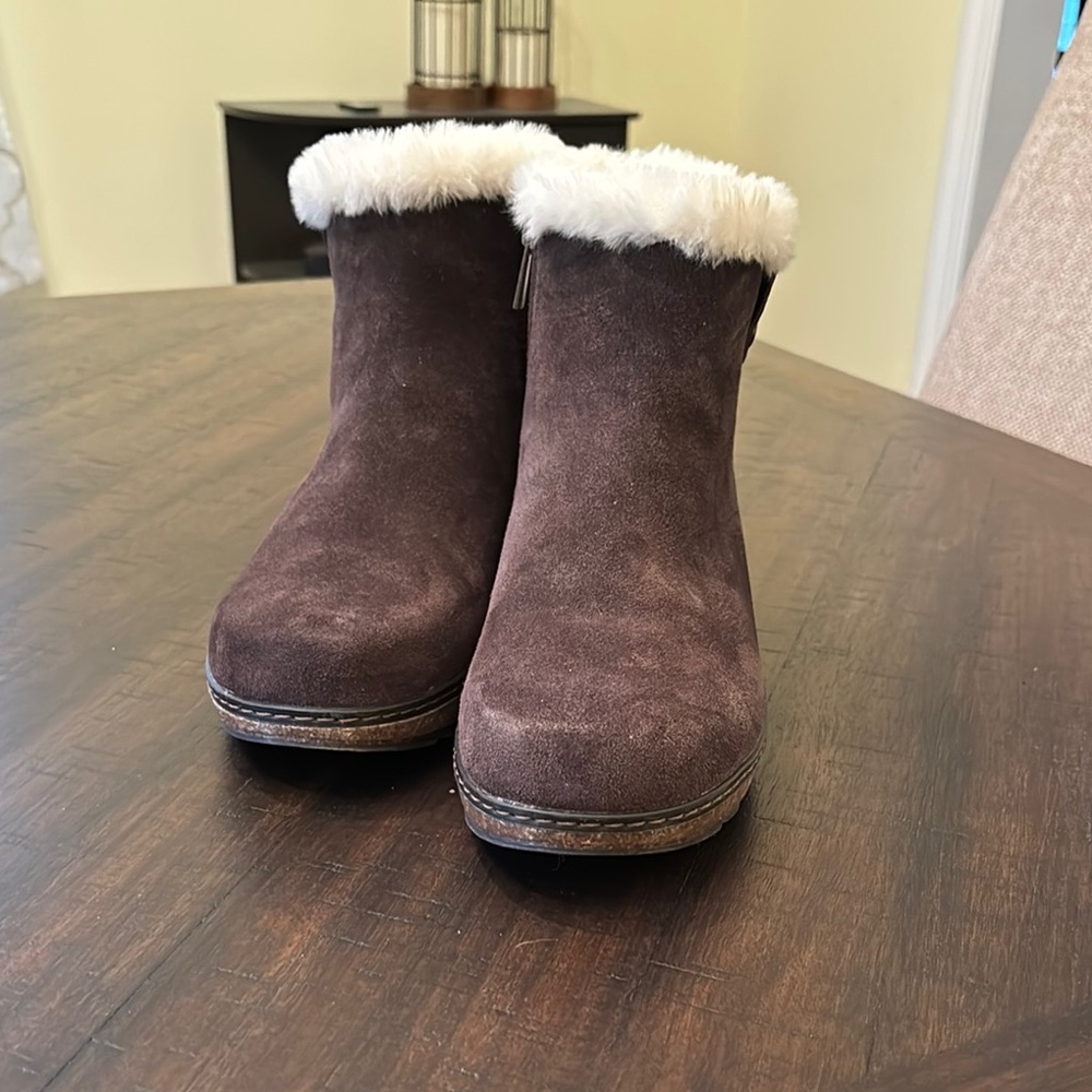 Brown Suede Boots with Faux Fur Trim
